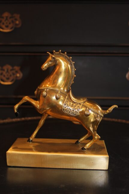 Статуэтка конь золотой